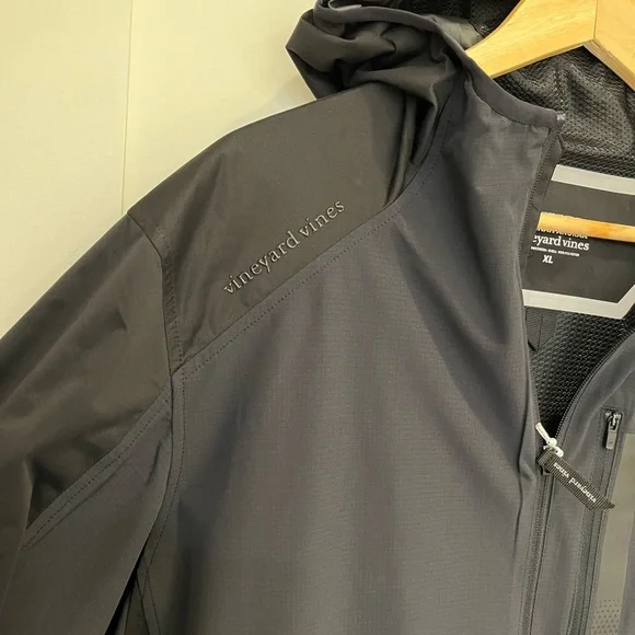 Vineyard Vines OTG Performance Medinah Packable Lightweight Golf Anorak - Picture 2 of 10